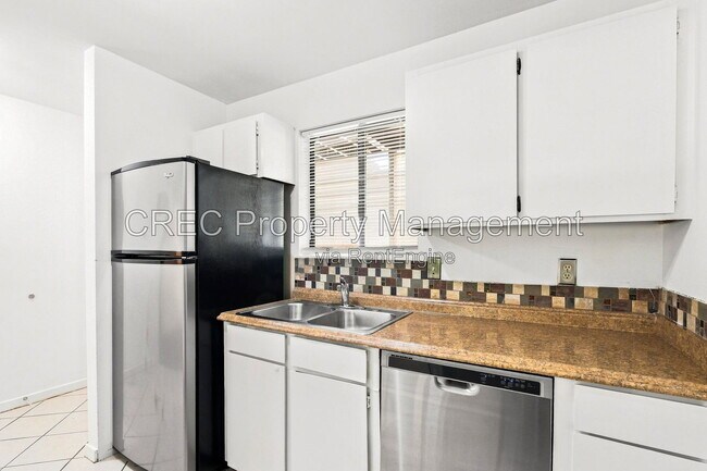 Building Photo - 2736 Jobee Dr