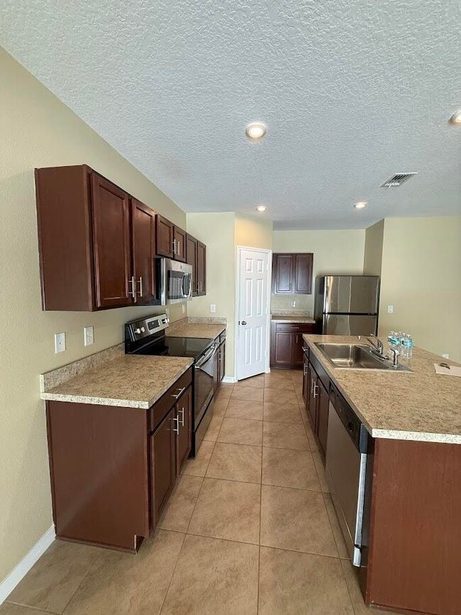 Building Photo - 5234 Oakland Lake Cir