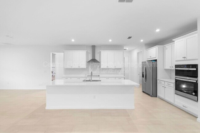 Building Photo - 13053 Pergola Ave