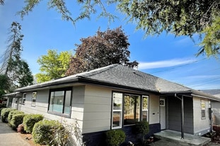 Building Photo - 325 SE M St