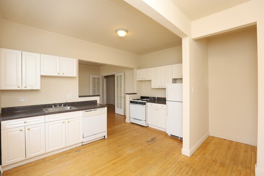 Building Photo - 1238 Oak Ave