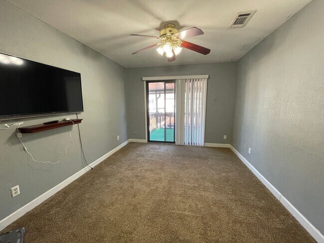 Building Photo - MOVE IN SPECIAL $250 OFF FIRST MONTH'S REN...