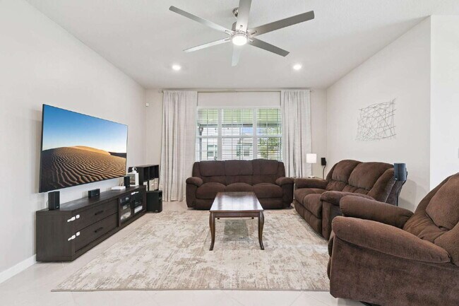 Building Photo - Discover Comfort and Space in this 4-Bed, 2-Bath Orlando Gem!