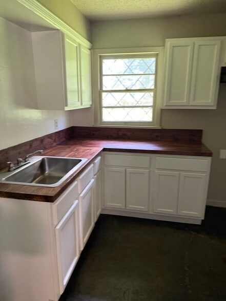 Building Photo - 803 Garland St