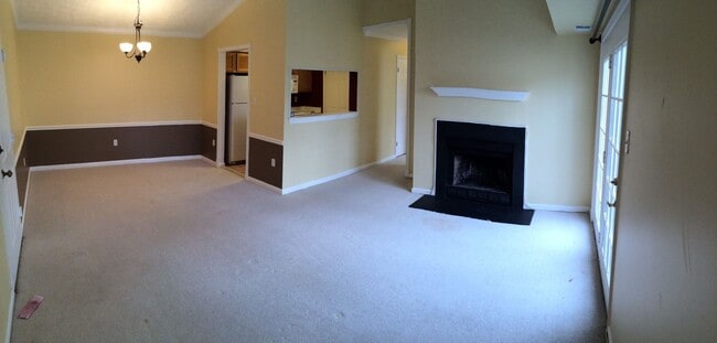 Building Photo - Top Floor Condo with Fireplace and Open Fl...