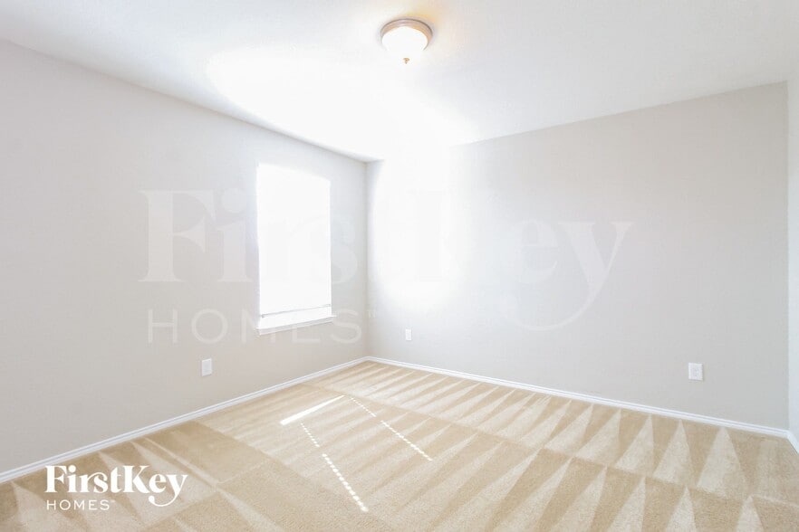 Building Photo - 2320 Bernese Ln