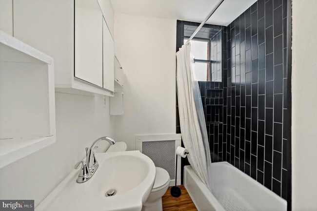 Building Photo - 2400 S Hutchinson St