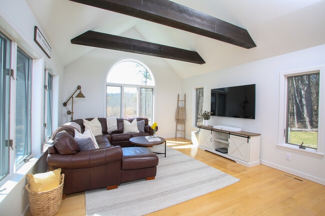 Building Photo - 23 Cross Rd