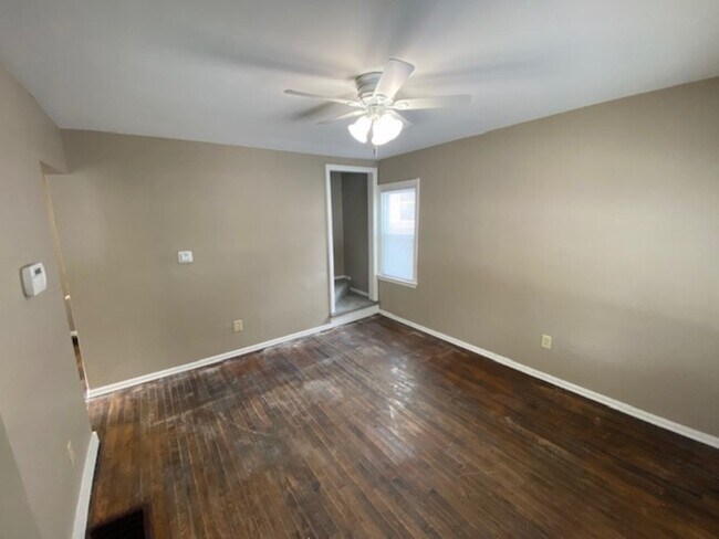 Building Photo - 2629 Grasmere Ave