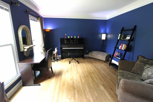 Building Photo - 5711 Chadwick Ln