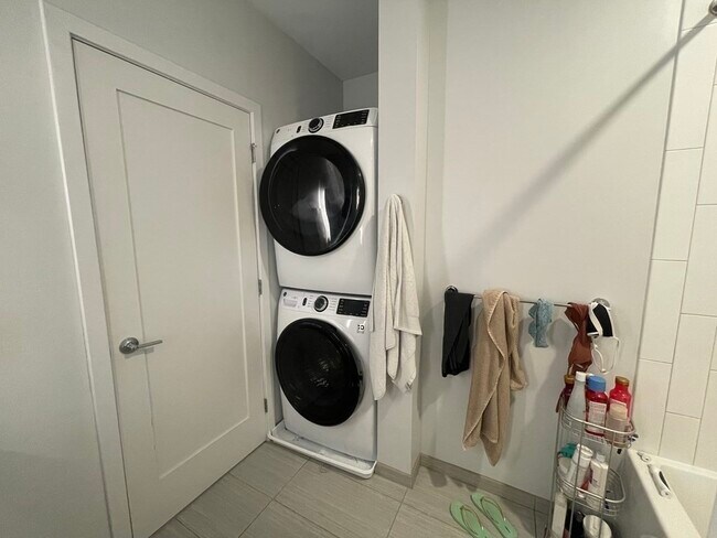 Building Photo - 3 Lisbon St