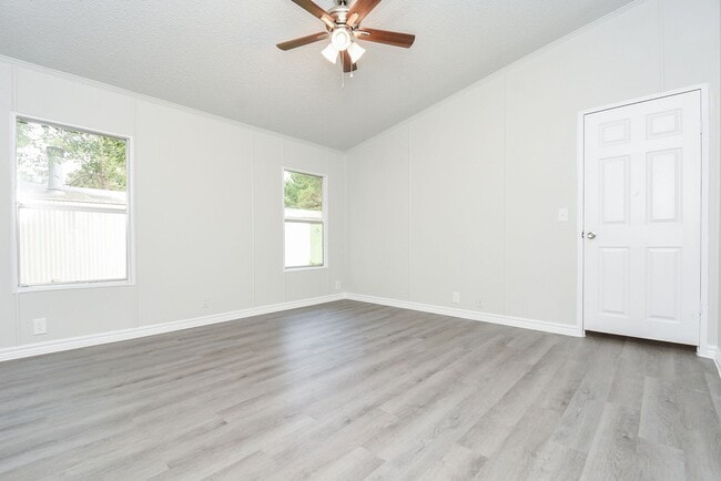 Building Photo - Be part of this cozy community at Roy Harris Loop