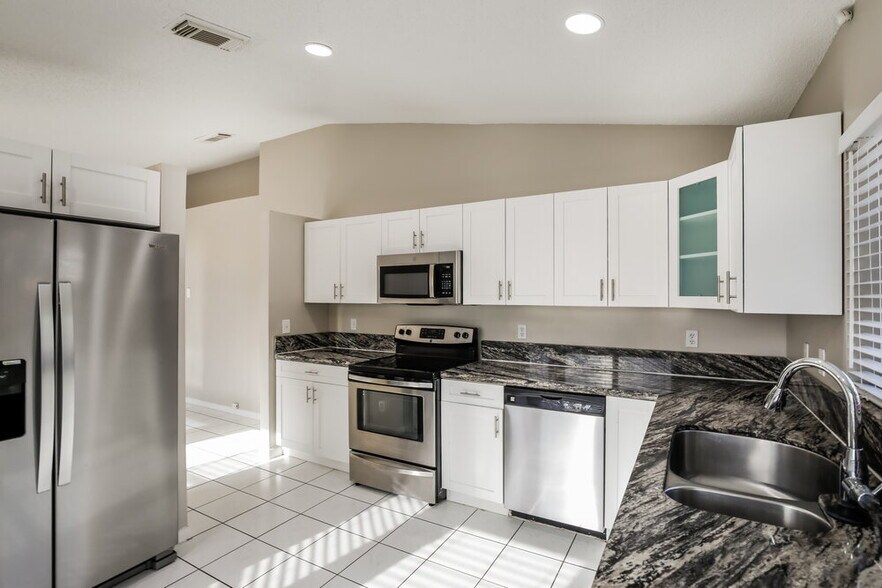 Building Photo - 4792 NW 5th Pl