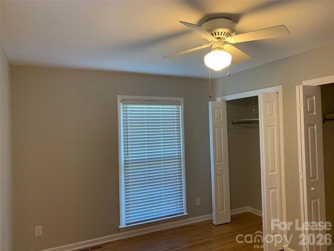 Building Photo - 1130 Cheddington Dr