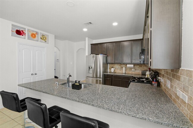 Building Photo - 2527 Cold River Dr