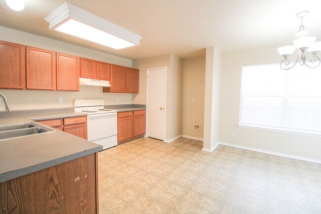 Building Photo - 16122 Branching Oaks