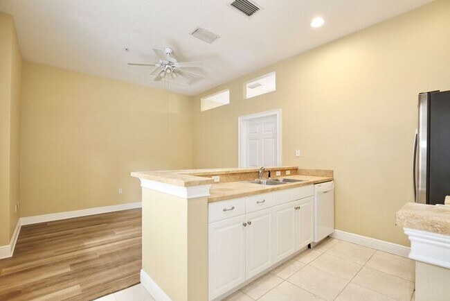 Building Photo - Charming 1/1 Spacious Condo Located in the Desirable Baldwin Park - Orlando!