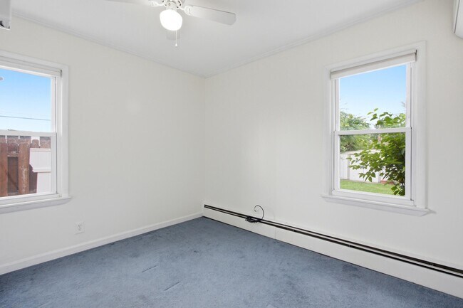Building Photo - 8885 Cardwell St