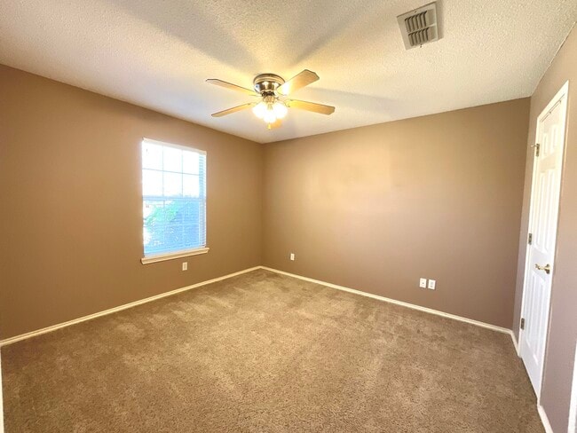 Building Photo - 209 Sooner St