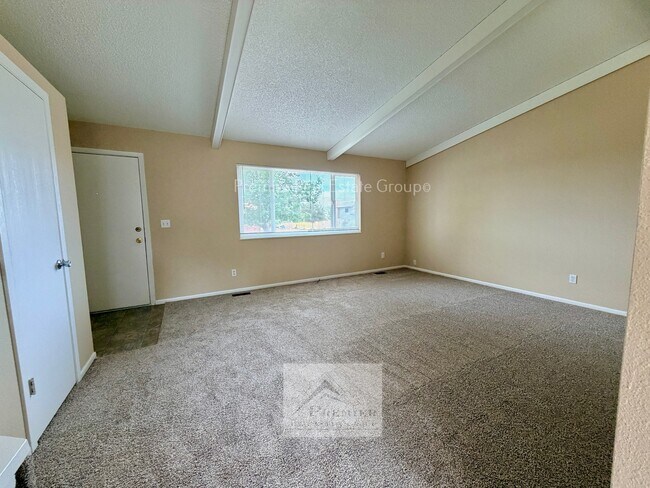 Building Photo - 6156 Del Paz Dr
