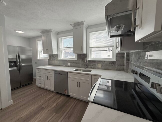 Building Photo - 204 Farrington St