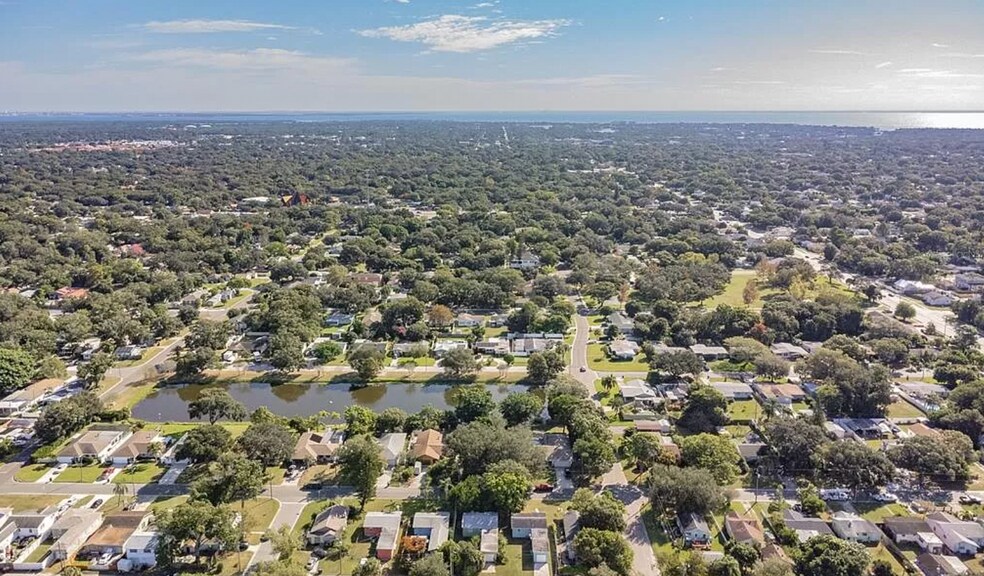 2 miles from Tampa Bay - 4012 21st St N