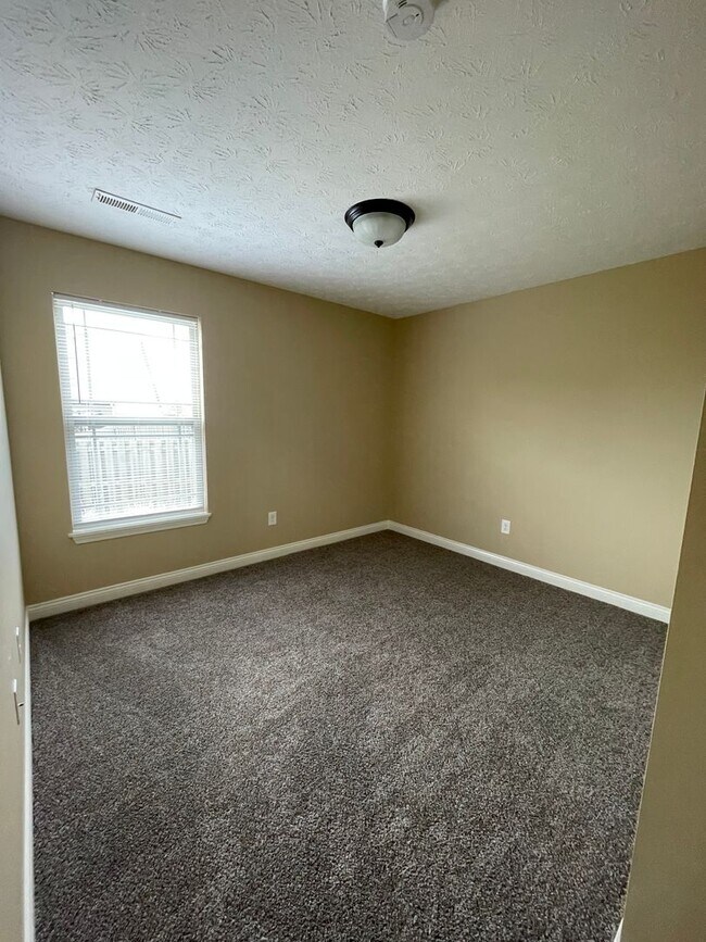 Building Photo - Home Sweet HOME!