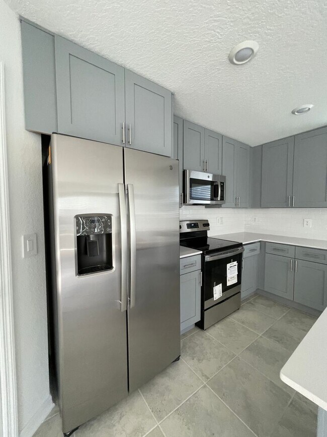 Building Photo - BEAUTIFUL BRAND NEW 2022 Home in the new S...