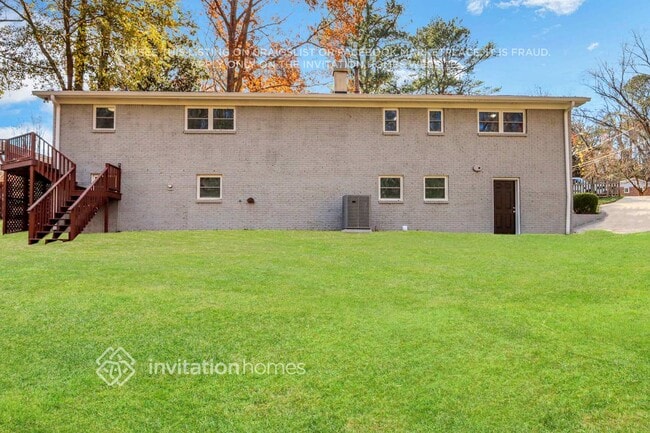 Building Photo - 3782 Lake Dr SE