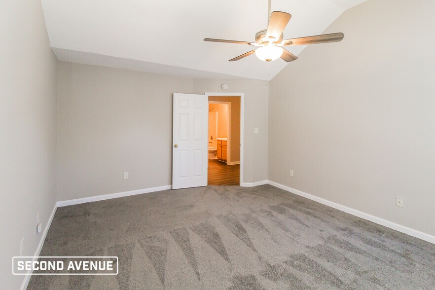 Building Photo - 7219 Ravenwood Ln