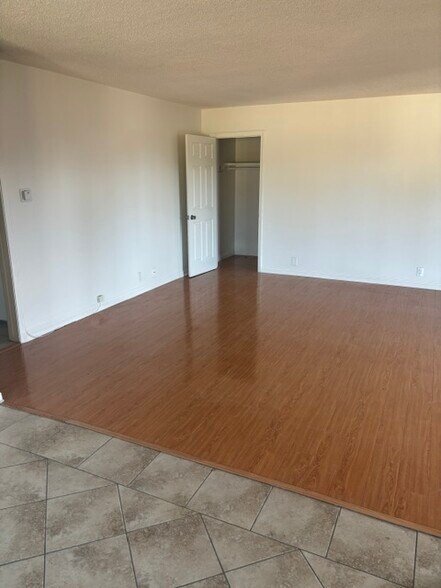 Building Photo - 1734 Ellincourt Dr