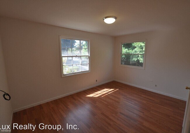 Building Photo - 547 Runnymede St