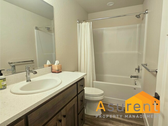 Building Photo - Beautiful fully furnished, single level 3 ...