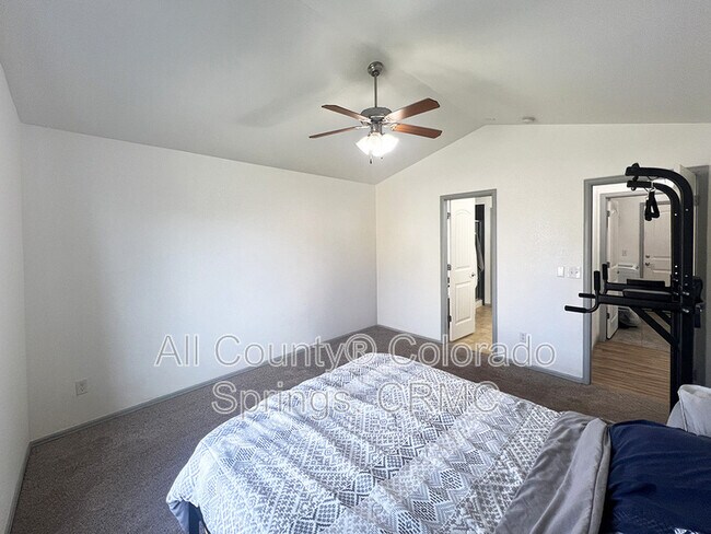 Building Photo - 6168 Rocking Chair Ln