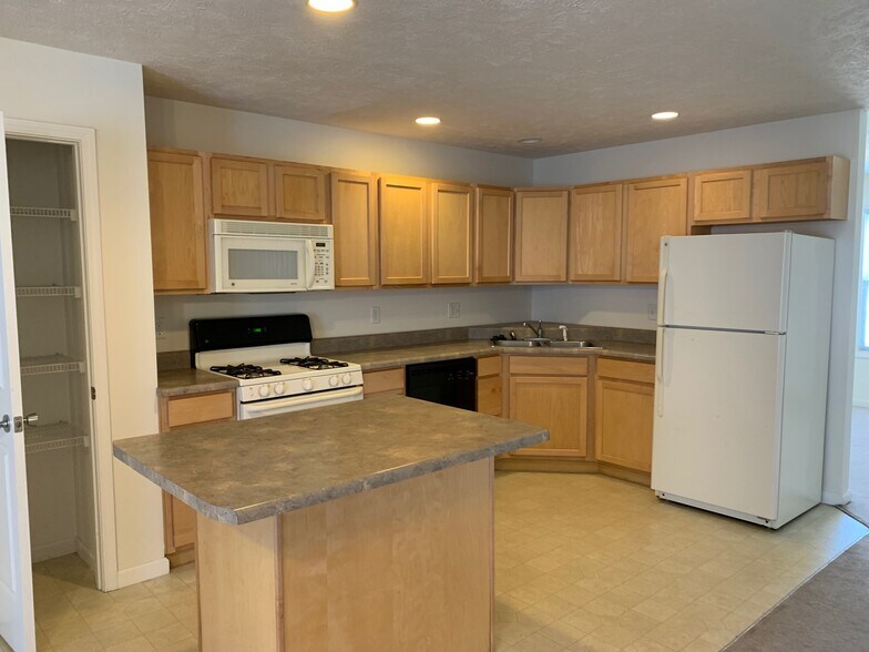 Building Photo - 1108 Lockenvitz Ln