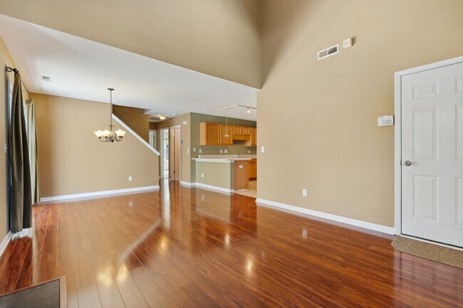 Building Photo - *Applications Pending* Available Now! 3-be...