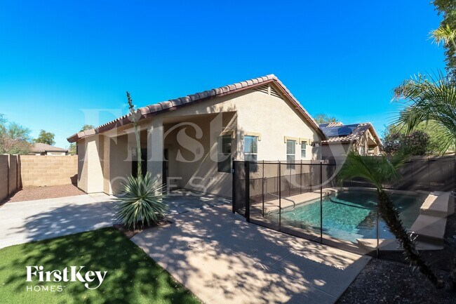 Building Photo - 5411 S Dove Hollow