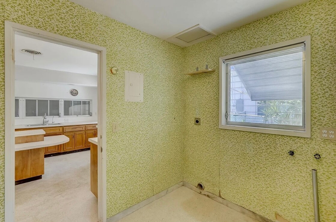 Building Photo - 2041 Coral Reef Dr
