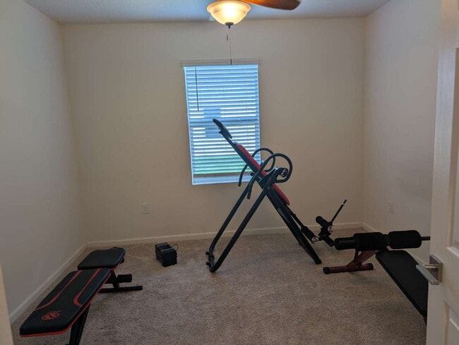 Building Photo - Modern 4-Bedroom Home with Large Backyard ...