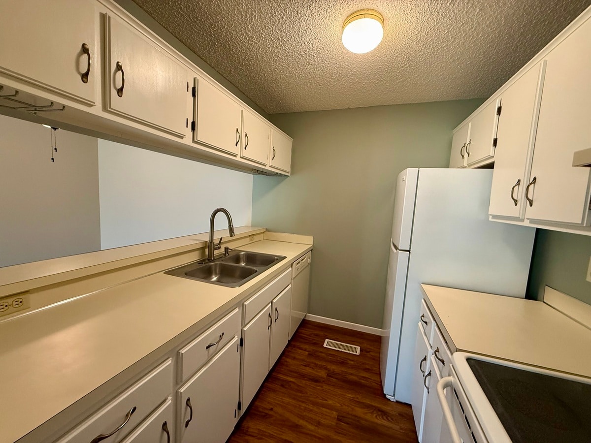 Building Photo - 8856 Jasmine Ln