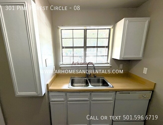Building Photo - 301 Pine Forest Cir