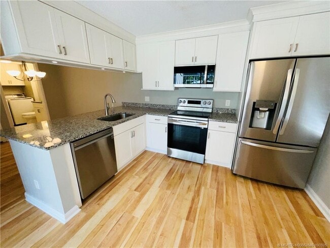 Building Photo - 2903 SW Lakemont Pl