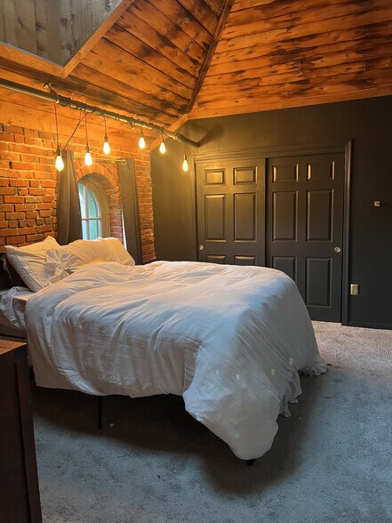 Building Photo - 51 W Blenkner St