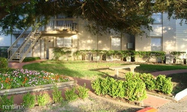 Building Photo - 1 br, 1 bath  - 2701 Old Alvin Rd # 1854