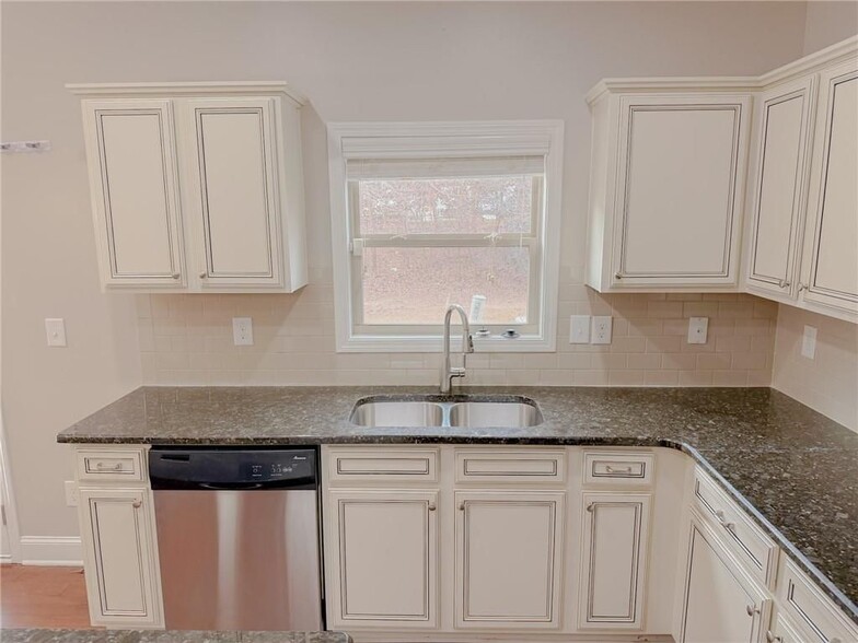 Building Photo - 786 Garbrooke Dr