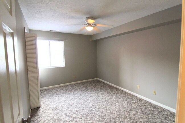 Building Photo - Two bedroom condo for rent! - 1030-8 Blue Ridge Drive