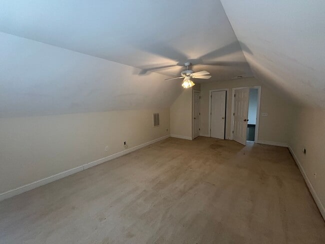 Building Photo - 3 Bed 2 Bath Home on Greenville Loop