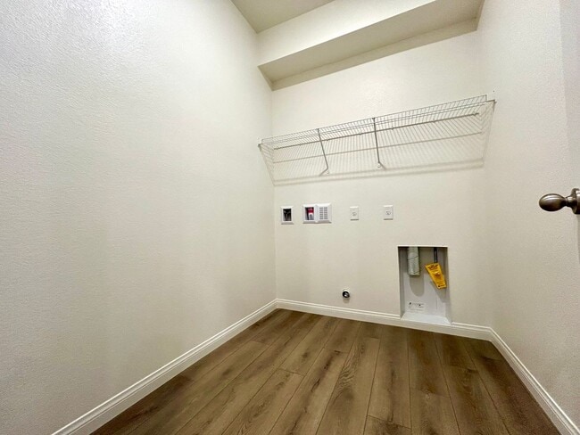 Building Photo - Brand new Townhome!   Summerlin Grand Park Village