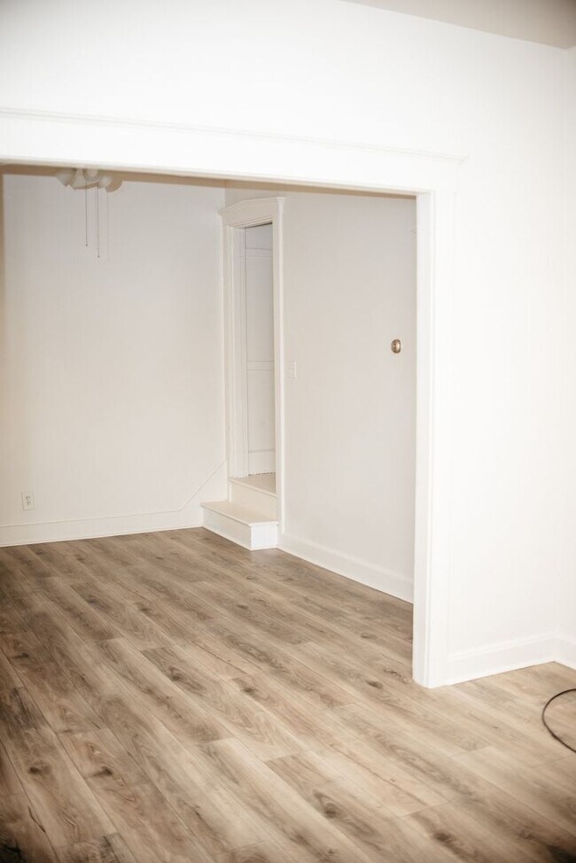 Building Photo - 204 E High St