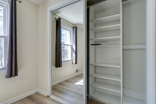 Building Photo - 7913 Central Park Cir